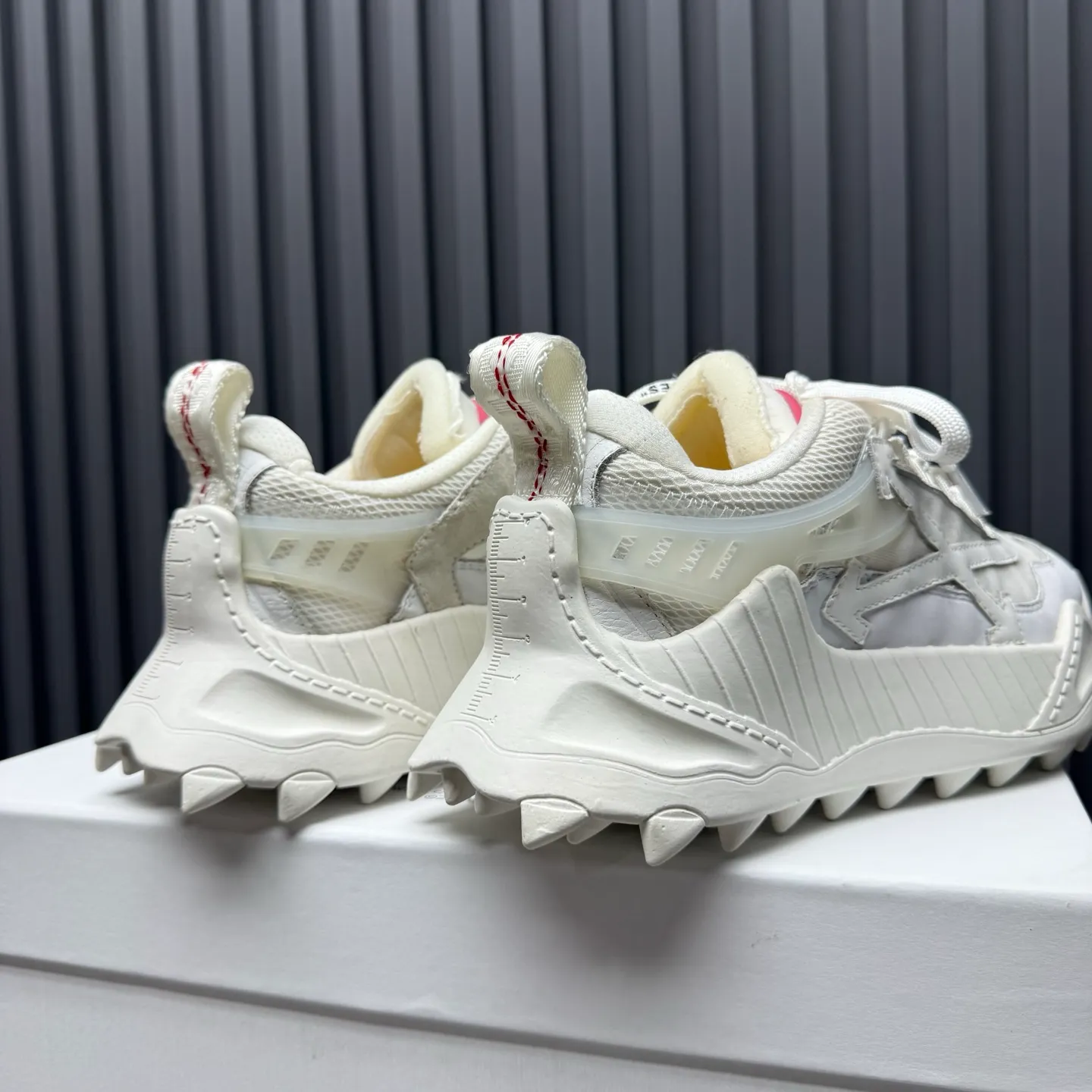 P680 OFF WHITE⚡️Couple style⚡️ Size: 35-40 women’s style 39-46 men’s style
